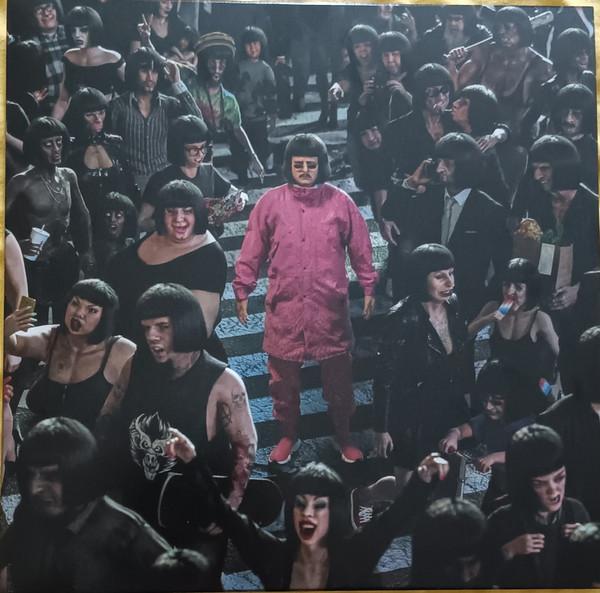 Oliver Tree - Alone In A Crowd